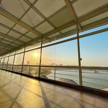 Hotel Senac Ilha Do Boi Vitória Extérieur photo The interior of the airport