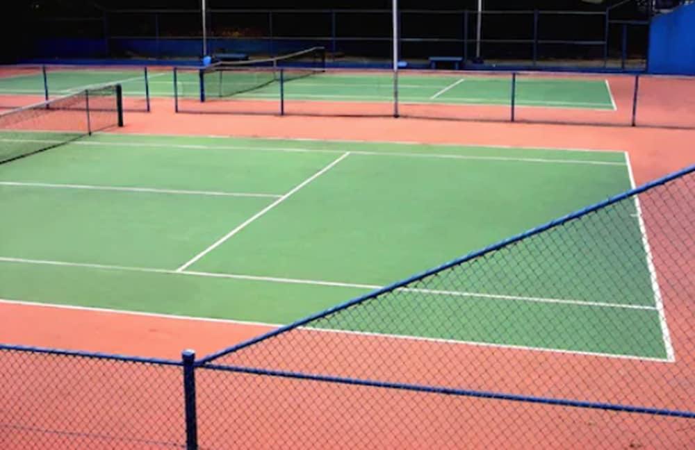 Hotel Senac Ilha Do Boi Vitória Extérieur photo Tennis courts