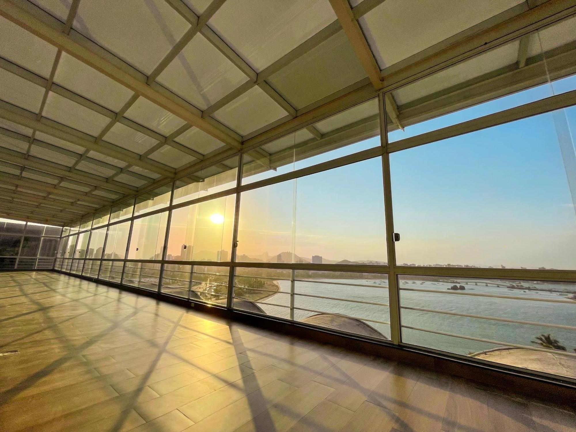 Hotel Senac Ilha Do Boi Vitória Extérieur photo The interior of the airport