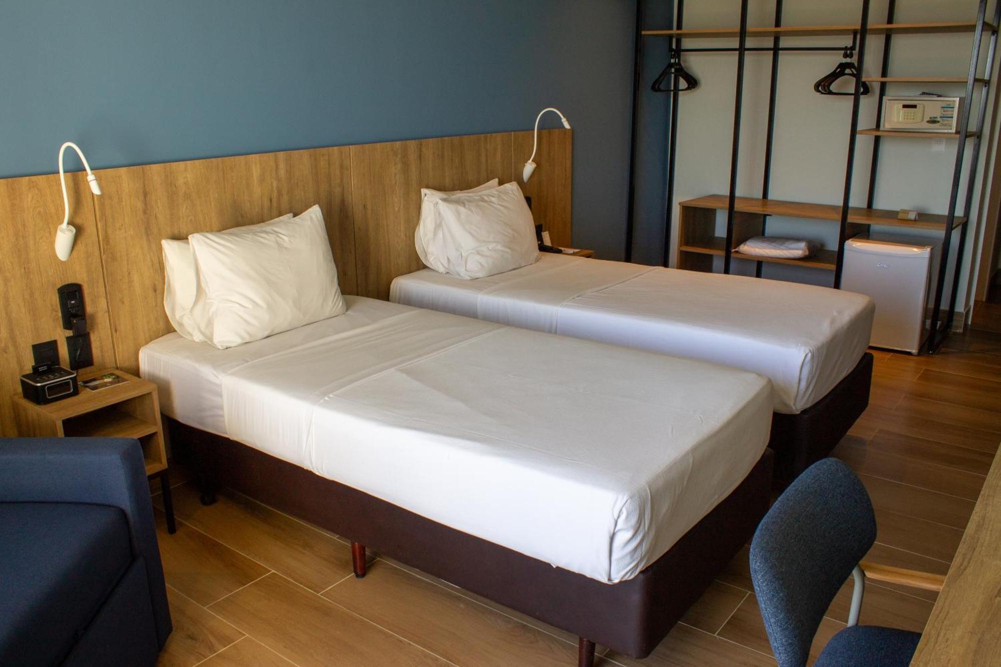 Hotel Senac Ilha Do Boi Vitória Extérieur photo A room at the hotel