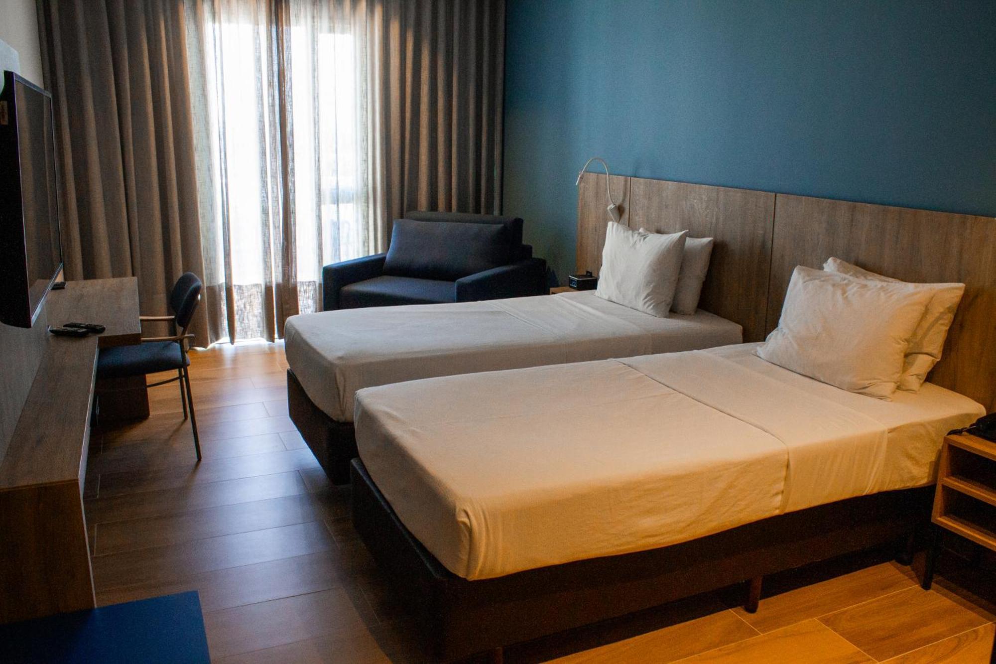Hotel Senac Ilha Do Boi Vitória Extérieur photo A room at the hotel